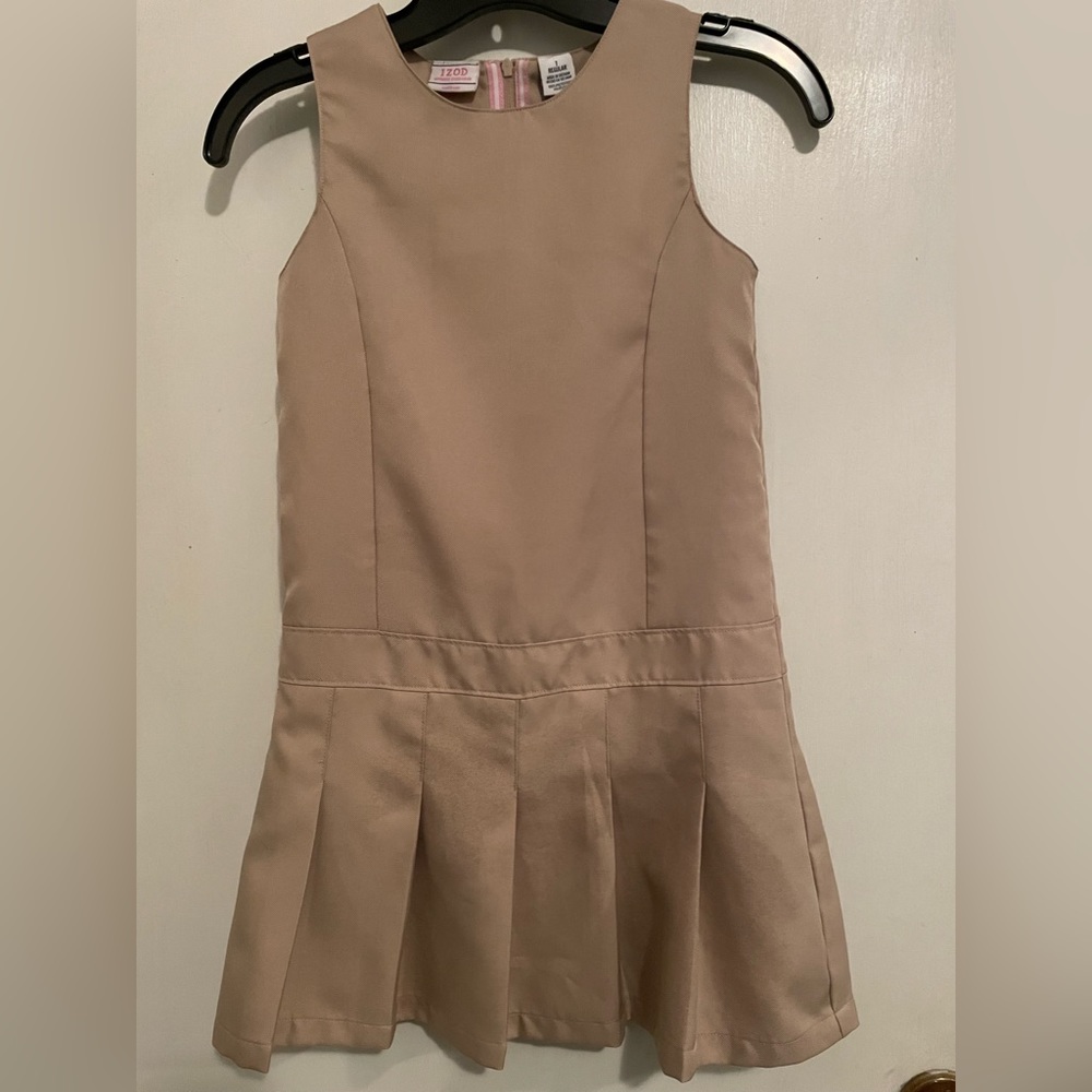 Girls IZOD SLEEVELESS JUMPER SIZE 1. School uniform.